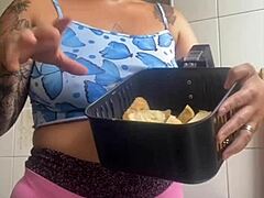 im crazy about showing my big pussy in public