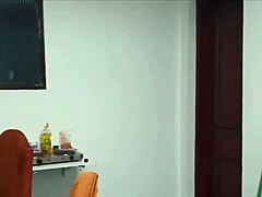 estava preparando o cafe ele me surpreendeu