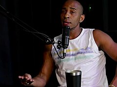 Negro top makes intense scenes on sheer red