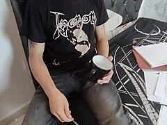 हॉर्नी सेक्रेटरी बॉस को डीपथ्रोट करती है और ऑफिस के बाद हार्ड फक मिलता है