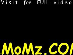 荒々しい熟女がPOVで巨根に尻と胸を突かれちゃう 😈