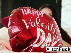 Alison Tyler sa cíti tak vzrušená pri masturbácii len pre teba