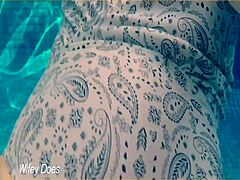 밀프, 호텔 풀에서 티츠 플래시?