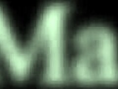 Получаю минет от мачехи с большой грудью пока готовлю яйца