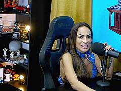 Belinha Baracho shows how she likes to be fucked in podcast