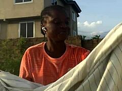 crazybitch continue folding clothes whiles twerking