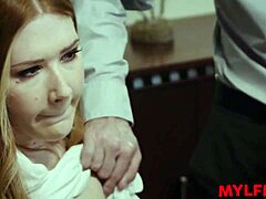 lucrez la mylfex, șeful pervers și secretara prezintă noua fată, avem sex în grup pe birou