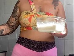 Showing my swollen pussy on live?