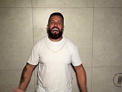 Fodendo a magrinha do rabo imenso - completo no red