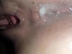 meu cu fechou ele forçou eu gozei gritando e me caguei