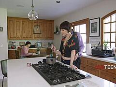 오, DILF의 자유 사용 정책으로 스텝 패밀리 계속 섹스해!