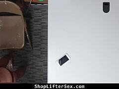 Tenåring tatt for butikktyveri får grov straff fra politiet