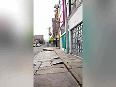 extranjera gordita muestra tetas para trabajo