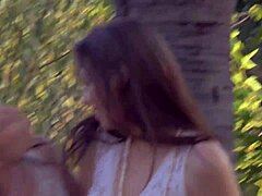 ฉันลูบตัวเองและคิดถึงแฟนสาว