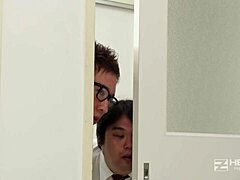 Eiri Inoue kerja cangal intensif dengan lotion handjob