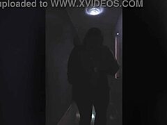 extranjera gordita muestra tetas para trabajo