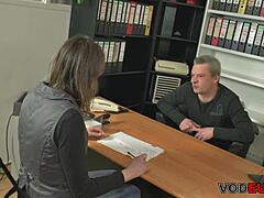 小さなドイツ人ママがフェラしてバックでセックスして中出し