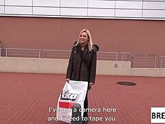 ビアンカ・フェレーロがブリードバスでアナルをクローズアップ舐め！