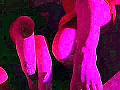 Čtyři malé děvky uctívají nohy na party