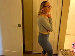 Moeder van vriend wil mijn grote lul