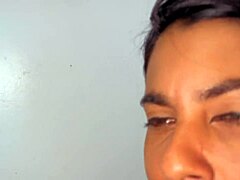 Vi a las dos hijastras follar al vecino para año nuevo