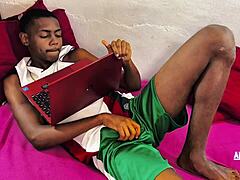 peguei no flagra meu sobrinho batendo punheta