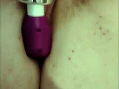 novinha se masturbando toda molhadinha