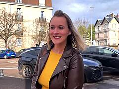 Horká Kelly v trojce?