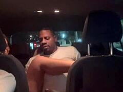 Asiática Sentando Forte