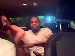 Asiática Sentando Forte