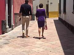 Spying Cougar Nalgas