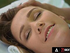 Alexis Crystal dostává do prdele venku