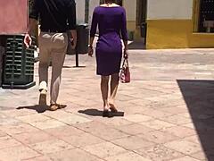 Spying Cougar Nalgas