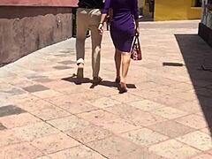 Spying Cougar Nalgas