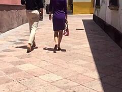 Spying Cougar Nalgas