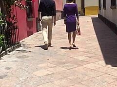 Spying Cougar Nalgas