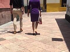 Spying Cougar Nalgas