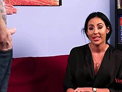 Amateur MILF Seduces Wanker