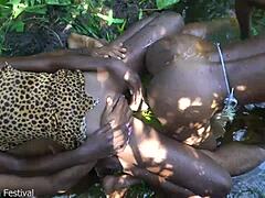 Африканки дрочат