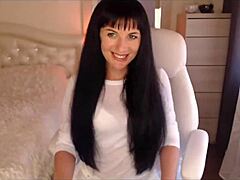 brunette strip pleasures