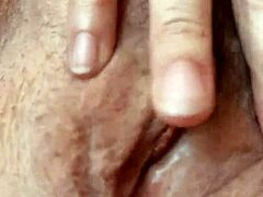 i finger mature pussy