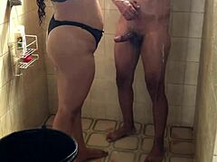 quedo solo con amiga