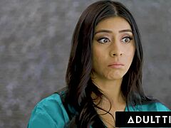 Lesbian 3-Way Rubdown!