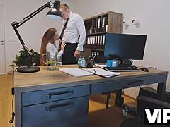 Arina's Cheating Loan Squirting 😏