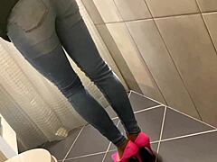 Jeans Pee Tease