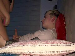 Latina tatuada fudendo forte