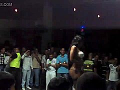 Sexy Chica Strips 🔥