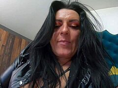 Dirty-talking masturbation thrill!