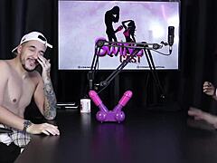 Stripping Pussy Show 😈