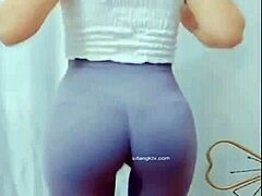 Asian Chick Grooves!